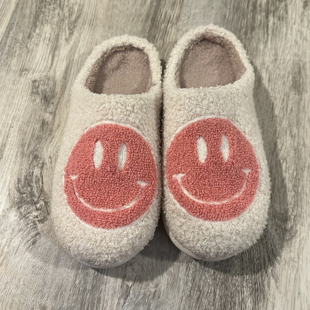 slippers - Picture 2 of 4